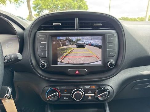 Used 2025 Kia Soul LX w/ LX Technology Package FWD image 28