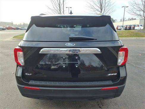 Used 2022 Ford Explorer XLT image 5