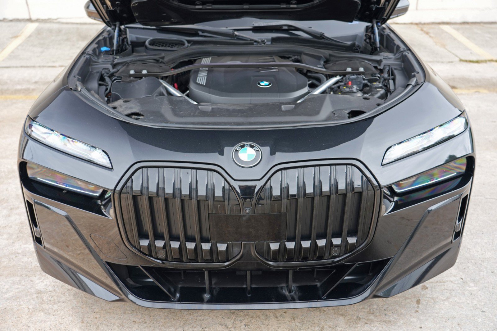Used 2023 BMW 740i w/ Executive Package RWD image 8