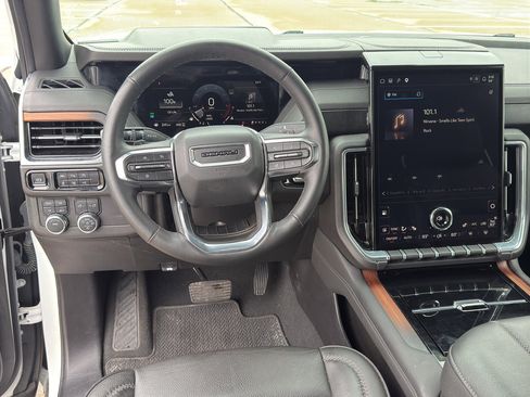 Used 2025 GMC Yukon XL Denali AWD/4WD image 14