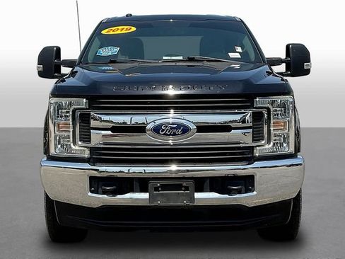 Used 2019 Ford F250 XLT AWD/4WD image 2