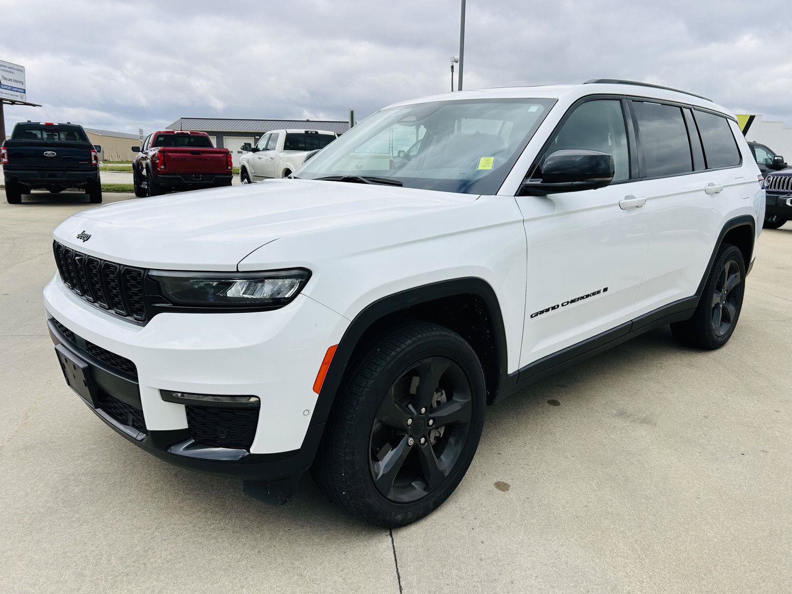Used 2023 Jeep Grand Cherokee L Limited w/ Luxury Tech Group II AWD/4WD image 40