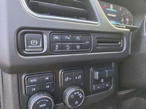 Used 2022 Chevrolet Suburban Z71 w/ Z71 Off-Road Package image 8