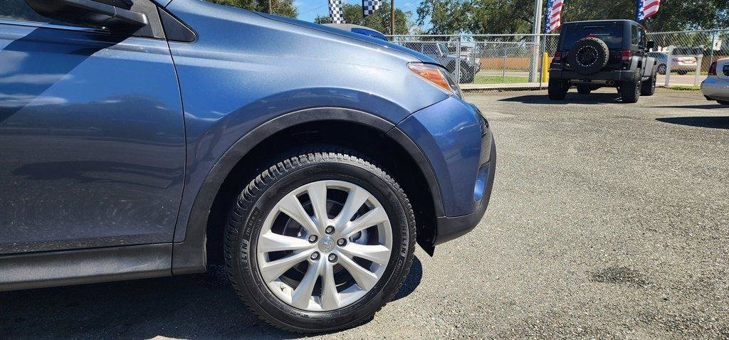 Used 2014 Toyota RAV4 Limited w/ Technology Package FWD image 8