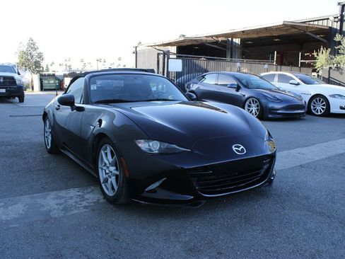 Used 2017 MAZDA MX-5 Miata Sport image 1