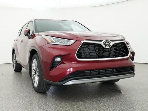 New 2026 Toyota Highlander Platinum image 30