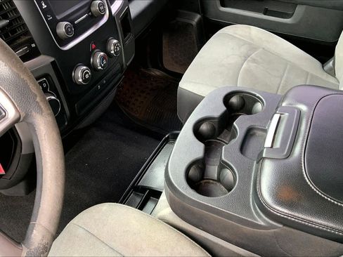 Used 2022 RAM 1500 Classic SLT RWD image 31