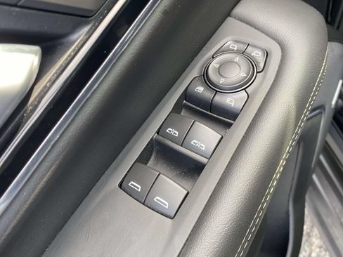 Used 2025 GMC Yukon XL Elevation AWD/4WD image 17
