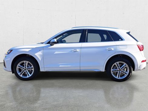 Used 2023 Audi Q5 e Premium Plus w/ Premium Plus Package image 8