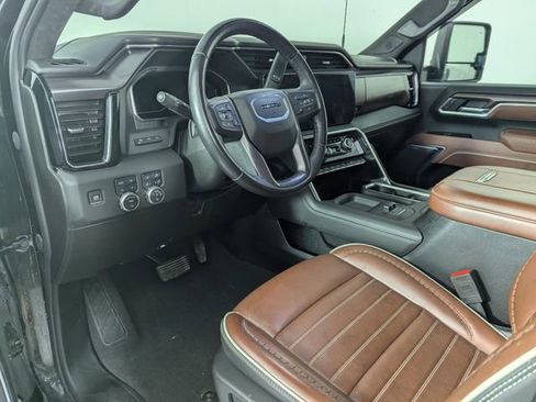 Used 2025 GMC Sierra 3500 Denali Ultimate AWD/4WD image 10