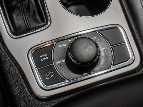 Used 2018 Jeep Grand Cherokee Limited AWD/4WD image 23