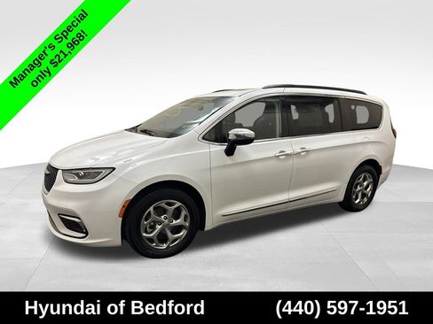 Used 2023 Chrysler Pacifica Limited FWD image 9