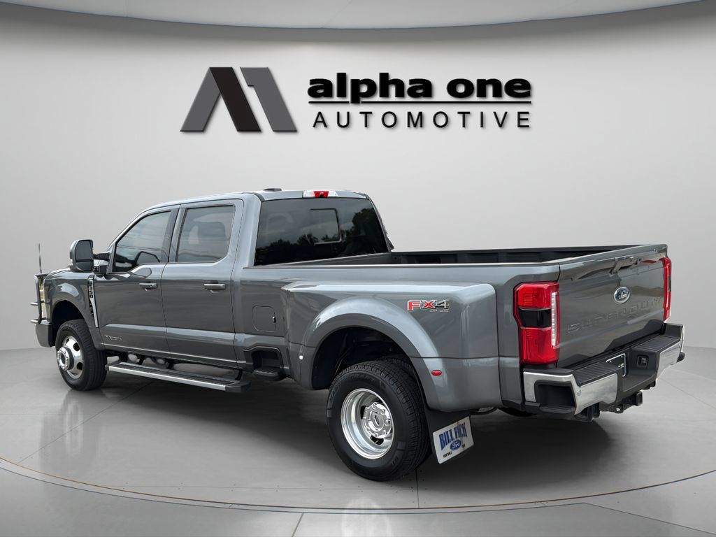 Used 2025 Ford F350 Lariat AWD/4WD image 9