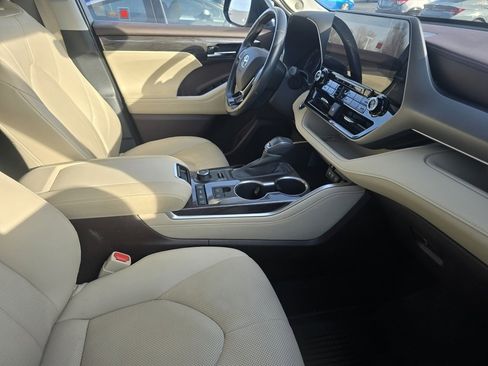 Used 2020 Toyota Highlander Limited image 14
