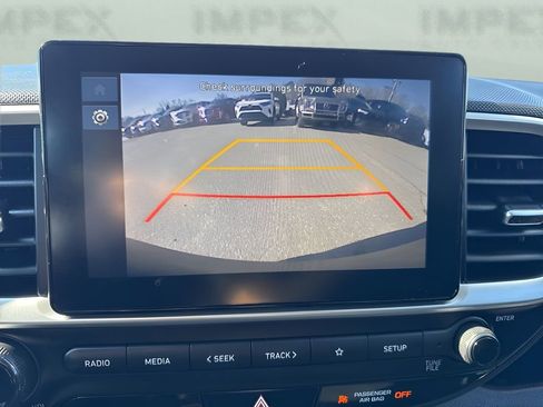 Used 2025 Hyundai Venue SE image 18