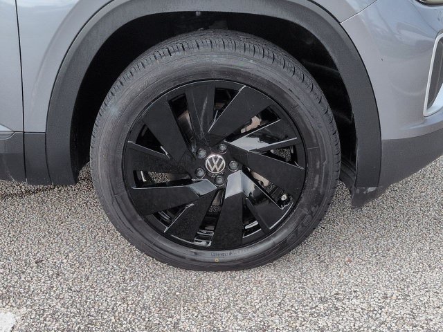 Used 2025 Volkswagen Atlas SE FWD image 11