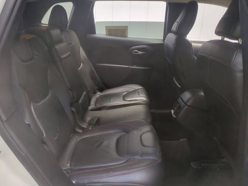 Used 2016 Jeep Cherokee Trailhawk w/ Comfort/Convenience Group AWD/4WD image 28