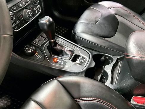 Used 2022 Jeep Cherokee Trailhawk w/ Sun & Sound Group image 18