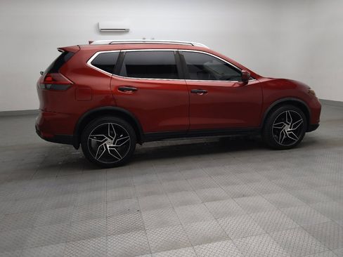 Used 2018 Nissan Rogue SV image 10