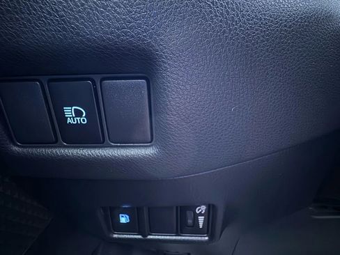 Used 2020 Toyota C-HR Limited image 43