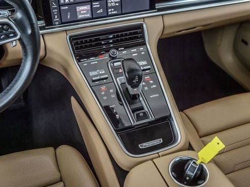 Used 2018 Porsche Panamera 4 image 31