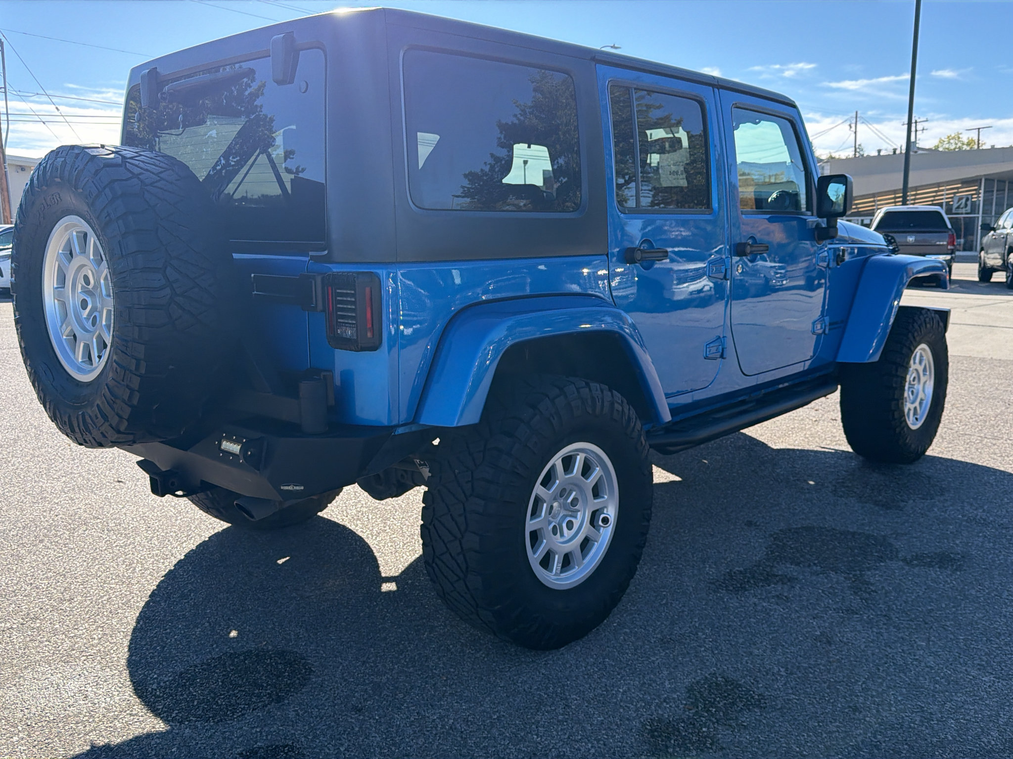 Used 2016 Jeep Wrangler Unlimited Sahara AWD/4WD image 7