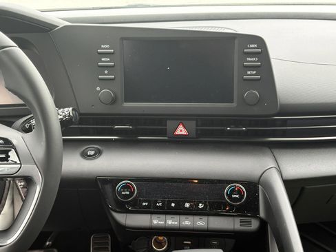 Used 2025 Hyundai Elantra Sport FWD image 19