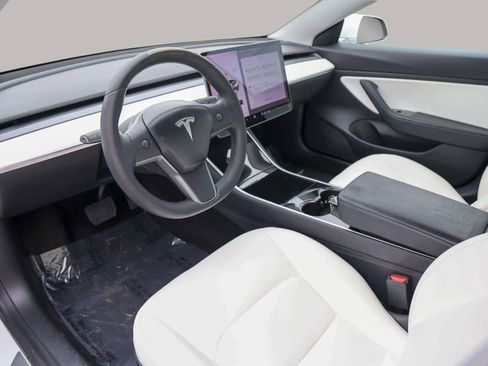 Used 2020 Tesla Model 3 Standard Range Plus image 16