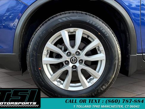 Used 2017 Nissan Rogue SV w/ SV Premium Package image 9