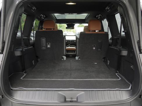 Used 2024 Lexus GX 550 w/ Accessory Package (Z1) AWD/4WD image 38