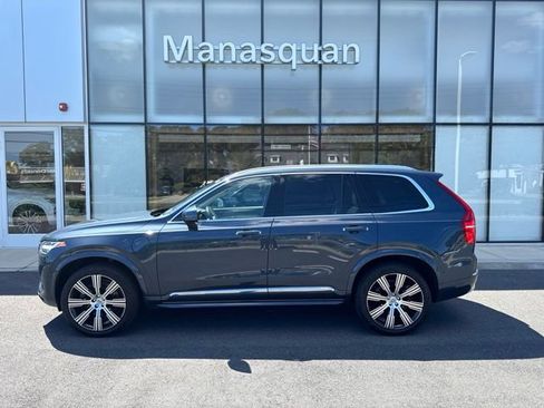 Used 2022 Volvo XC90 T8 Inscription w/ Advanced Package AWD/4WD image 2