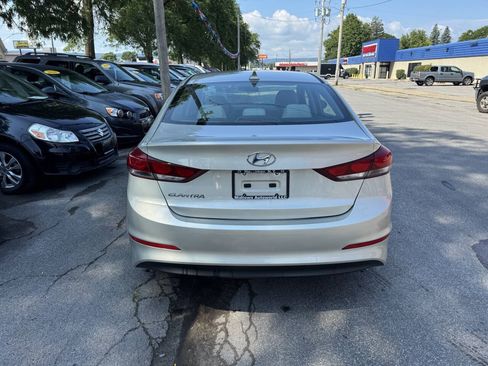 Used 2017 Hyundai Elantra SE FWD image 4