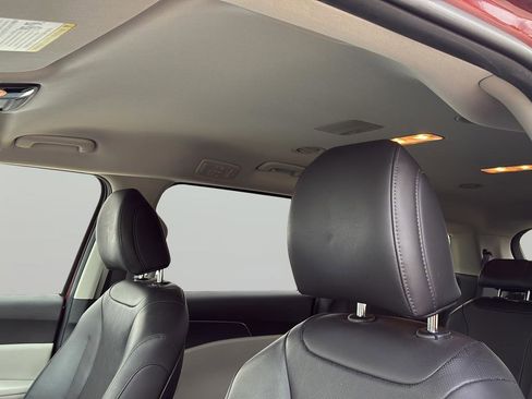 Used 2023 Kia Carnival LX image 12