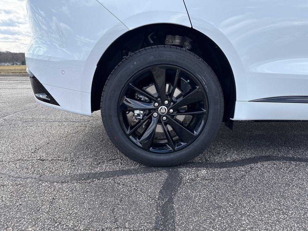 Certified 2026 Jaguar F-PACE R-Dynamic S AWD/4WD image 26