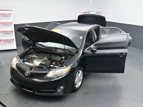 Used 2013 Toyota Camry SE image 40