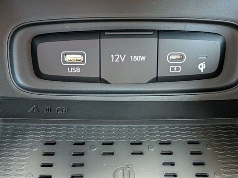 Certified 2024 Hyundai Venue Limited FWD image 22