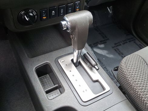 Used 2019 Nissan Frontier PRO-4X image 14