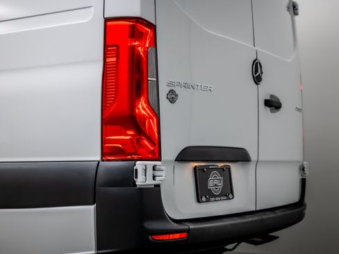 Used 2023 Mercedes-Benz Sprinter 2500 image 12