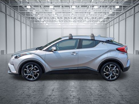 Used 2019 Toyota C-HR XLE FWD image 2