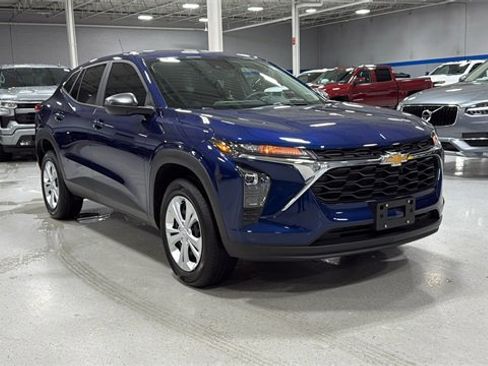 Certified 2024 Chevrolet Trax LS image 2