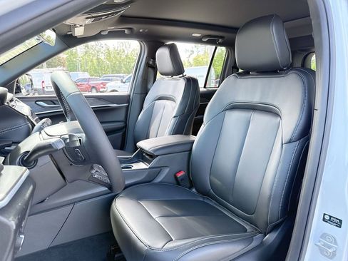 New 2026 Jeep Grand Cherokee Limited RWD image 10