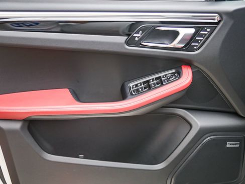 Certified 2026 Porsche Macan Turbo AWD/4WD image 27