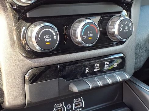 New 2026 RAM 1500 Express AWD/4WD image 18