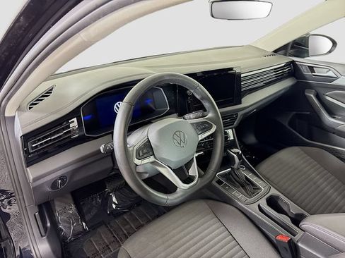 Certified 2025 Volkswagen Jetta S FWD image 9
