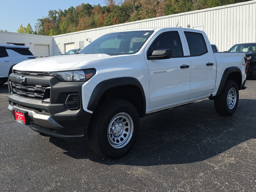 Used 2024 Chevrolet Colorado Trail Boss w/ Advanced Trailering Package AWD/4WD image 4