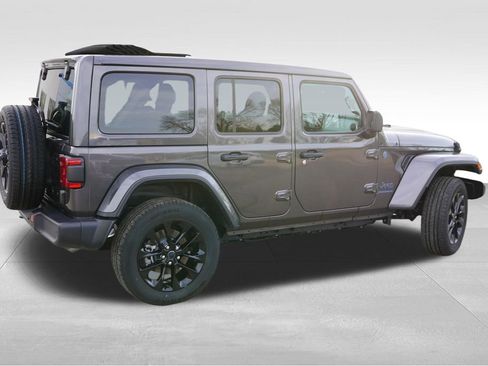 Certified 2025 Jeep Wrangler Unlimited Sahara w/ Safety Group image 5