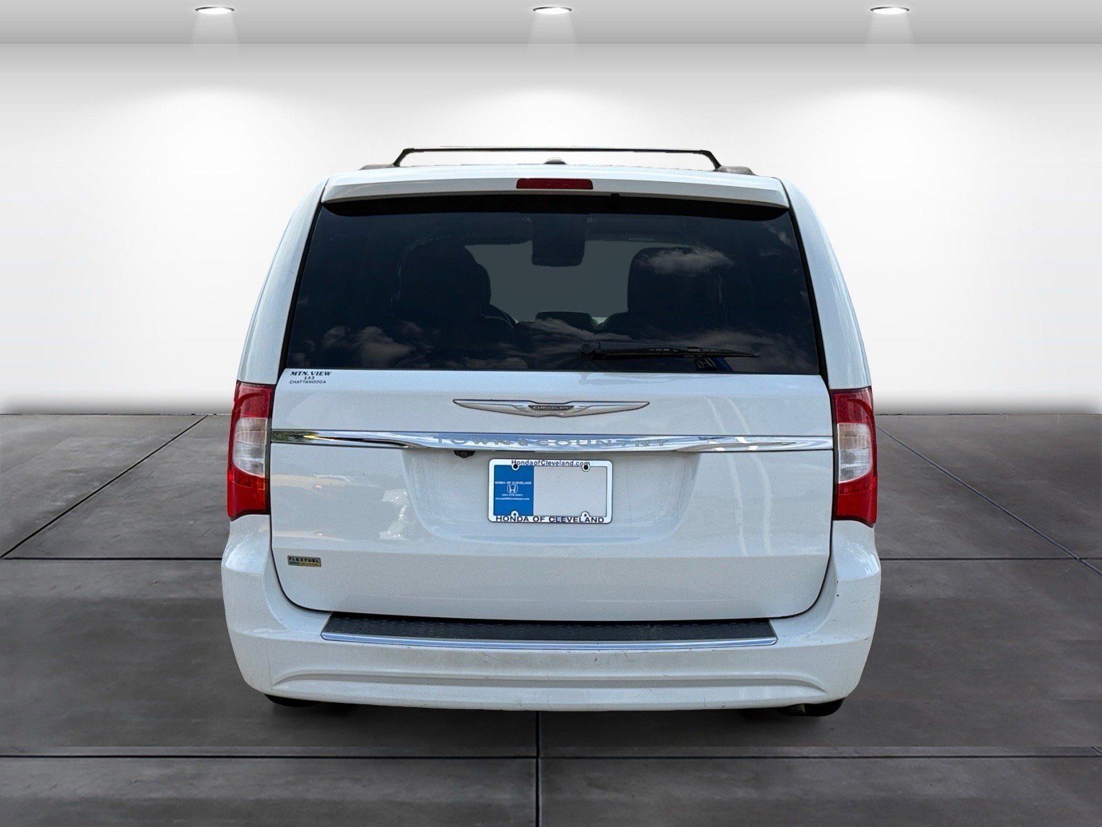 Used 2016 Chrysler Town & Country Touring FWD image 7