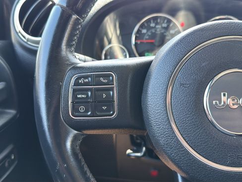 Used 2016 Jeep Wrangler Unlimited Rubicon w/ Connectivity Group AWD/4WD image 27