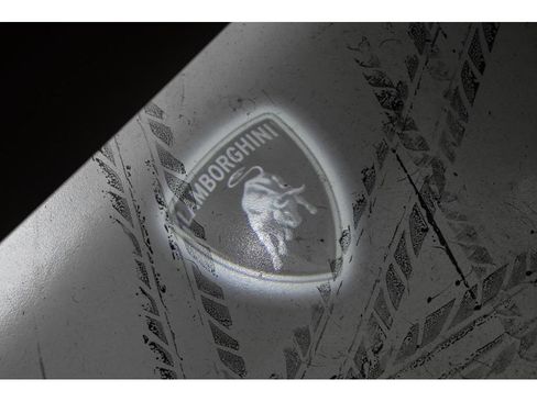 Used 2025 Lamborghini Urus SE image 54