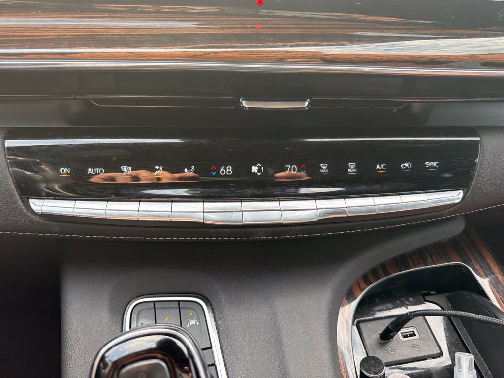 Used 2023 Cadillac Escalade Premium Luxury w/ Performance Package AWD/4WD image 16